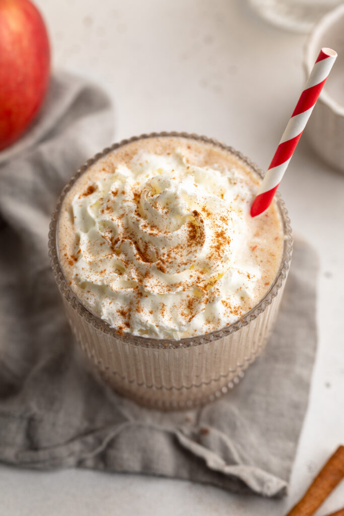 apple pie smoothie with a straw.